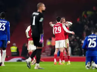 ویدئو: تنش و درگیری لفظی ستارگان چلسی و آرسنال در دقایق پایانی