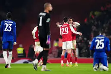 ویدئو: تنش و درگیری لفظی ستارگان چلسی و آرسنال در دقایق پایانی