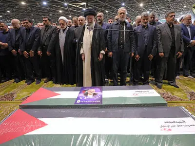 اقامه نماز رهبر انقلاب بر پیکر شهید اسماعیل هنیه