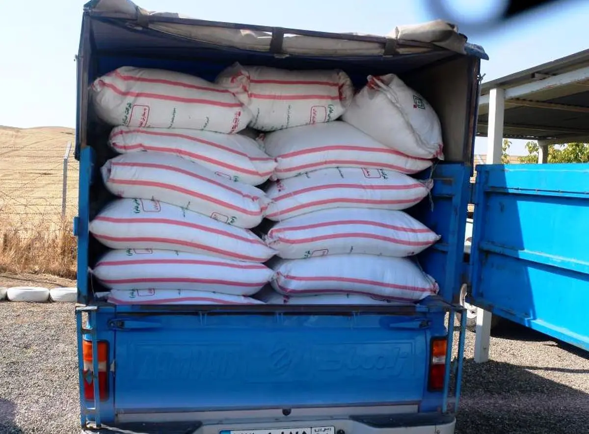 کشف کود شیمیایی قاچاق توسط مرزبانان پارس‌آباد

