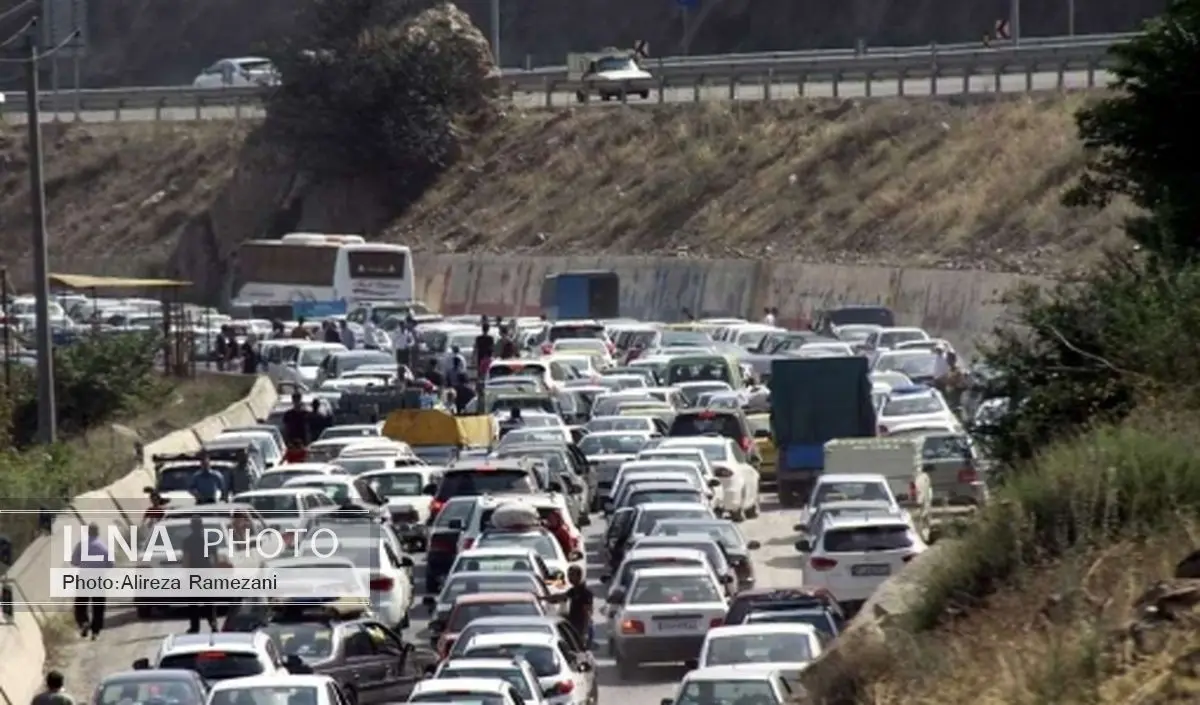 ترافیک در خروجی شهر مشهد/بارش باران در محورهای ۹ استان