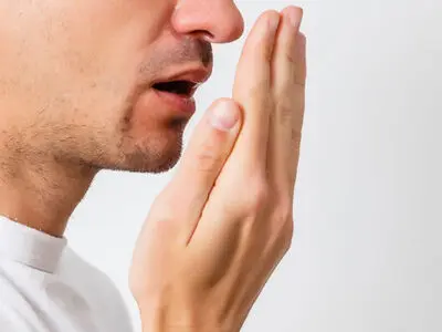 آیا مسواک به تنهایی در رفع بوی بدن دهان موثر است؟