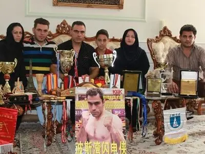 قهرمان ووشوجهان مدال‌های خود را به موسسه خیریه راوند اهداء کرد