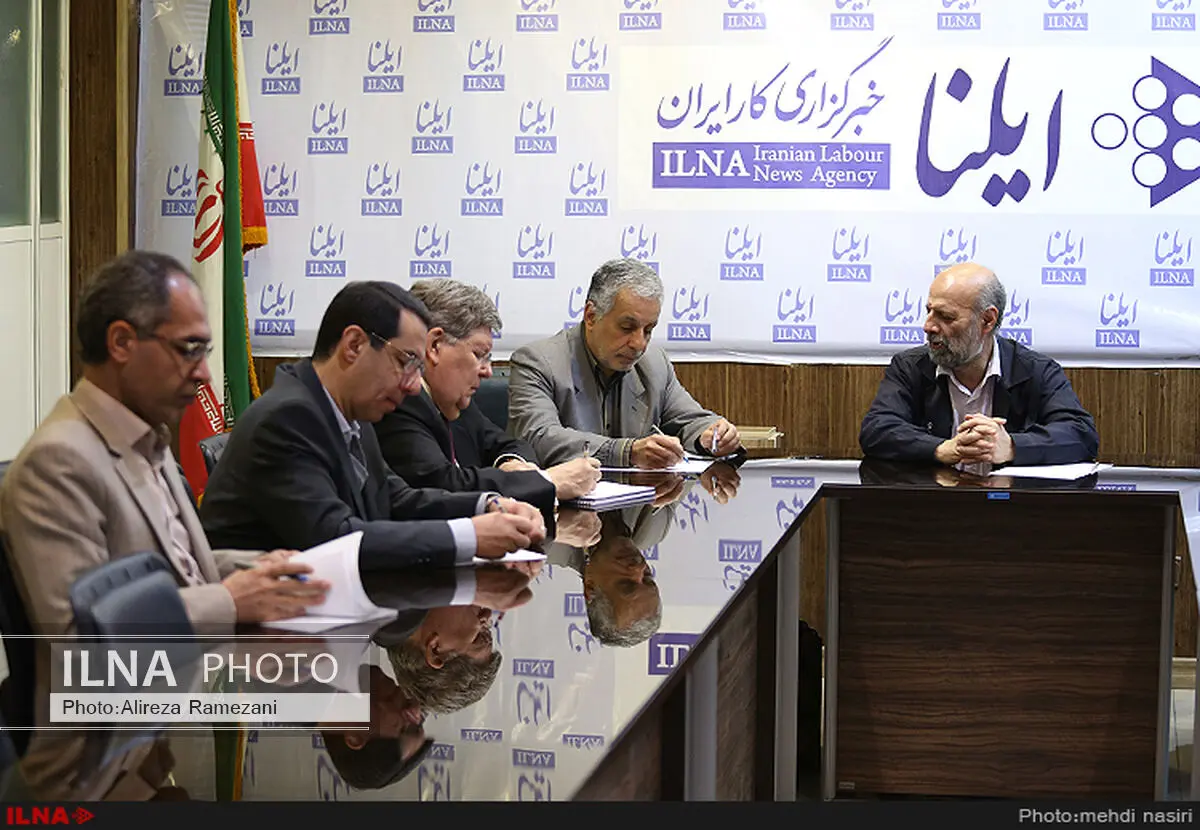 نفع کارگران در ایجاد و فعالیت نهادهای متحد و متنوع صنفی‌است