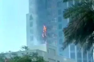 فیلم| آتش سوزی در برج «مونا» کیش