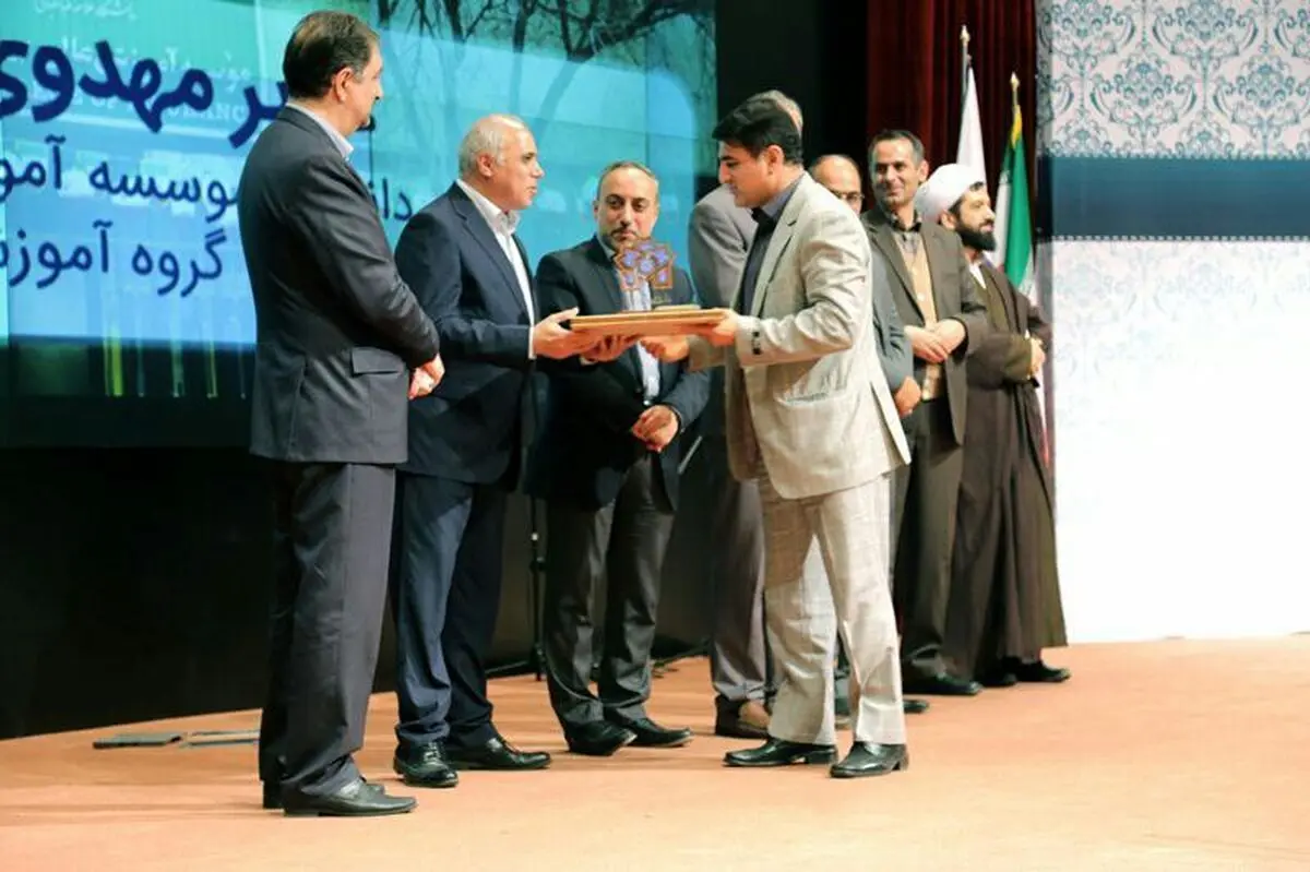 غدیر مهدوی، استاد نمونه شد 