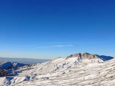 نجات جان ۴ جوان گرفتار در ارتفاعات بینالود با کمک پلیس چناران