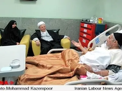 آیت الله هاشمی رفسنجانی از آیت الله یوسف صانعی عیادت کرد