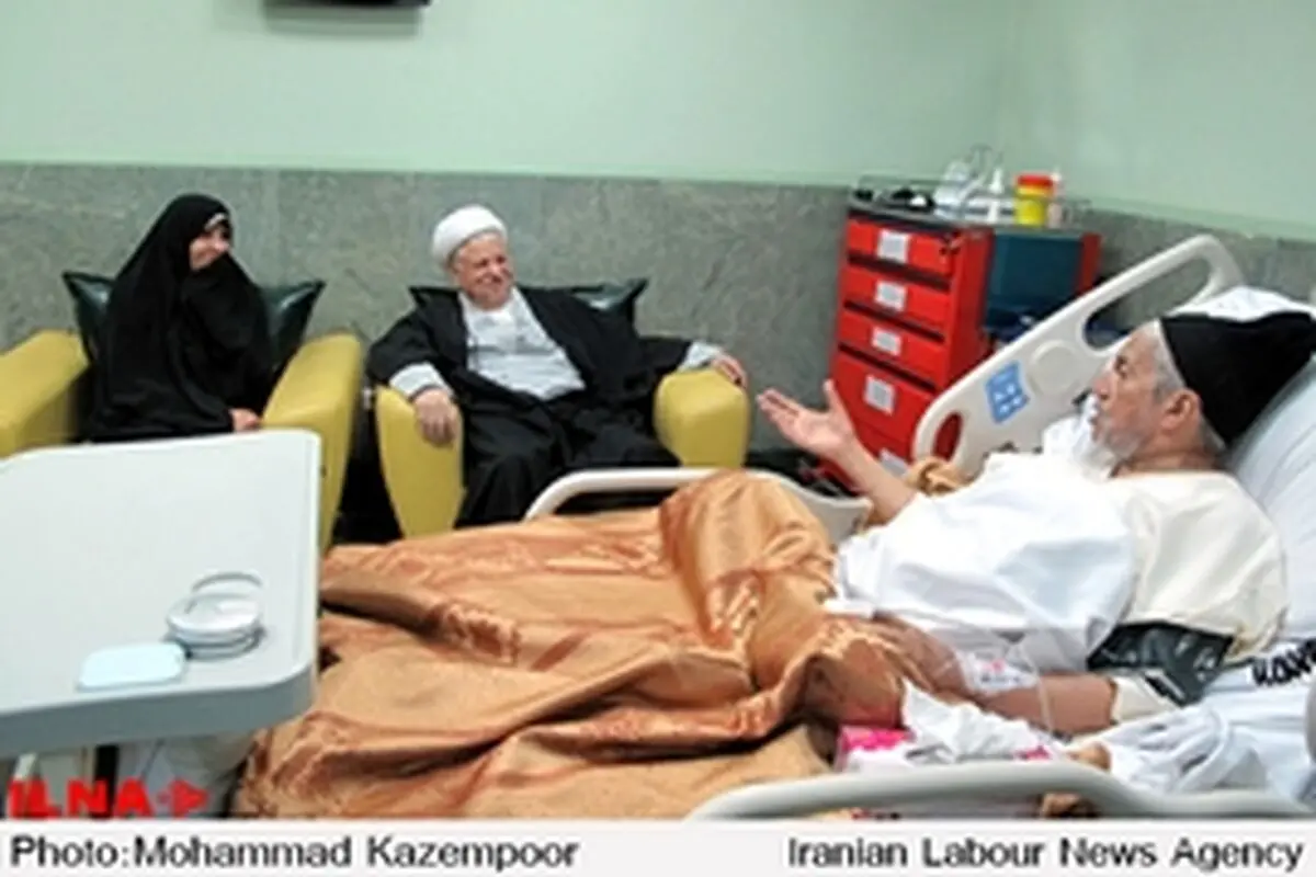 آیت الله هاشمی رفسنجانی از آیت الله یوسف صانعی عیادت کرد