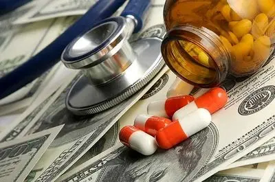 کمبود ارز و ریال مشکل اصلی کمبود دارو/ روز‌های سختی پیش رو داریم