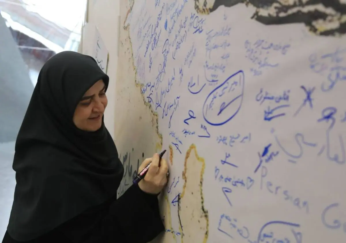 نمایشگاه «خلیج فارس؛ دریای دلیران» میزبان سخنگوی دولت شد