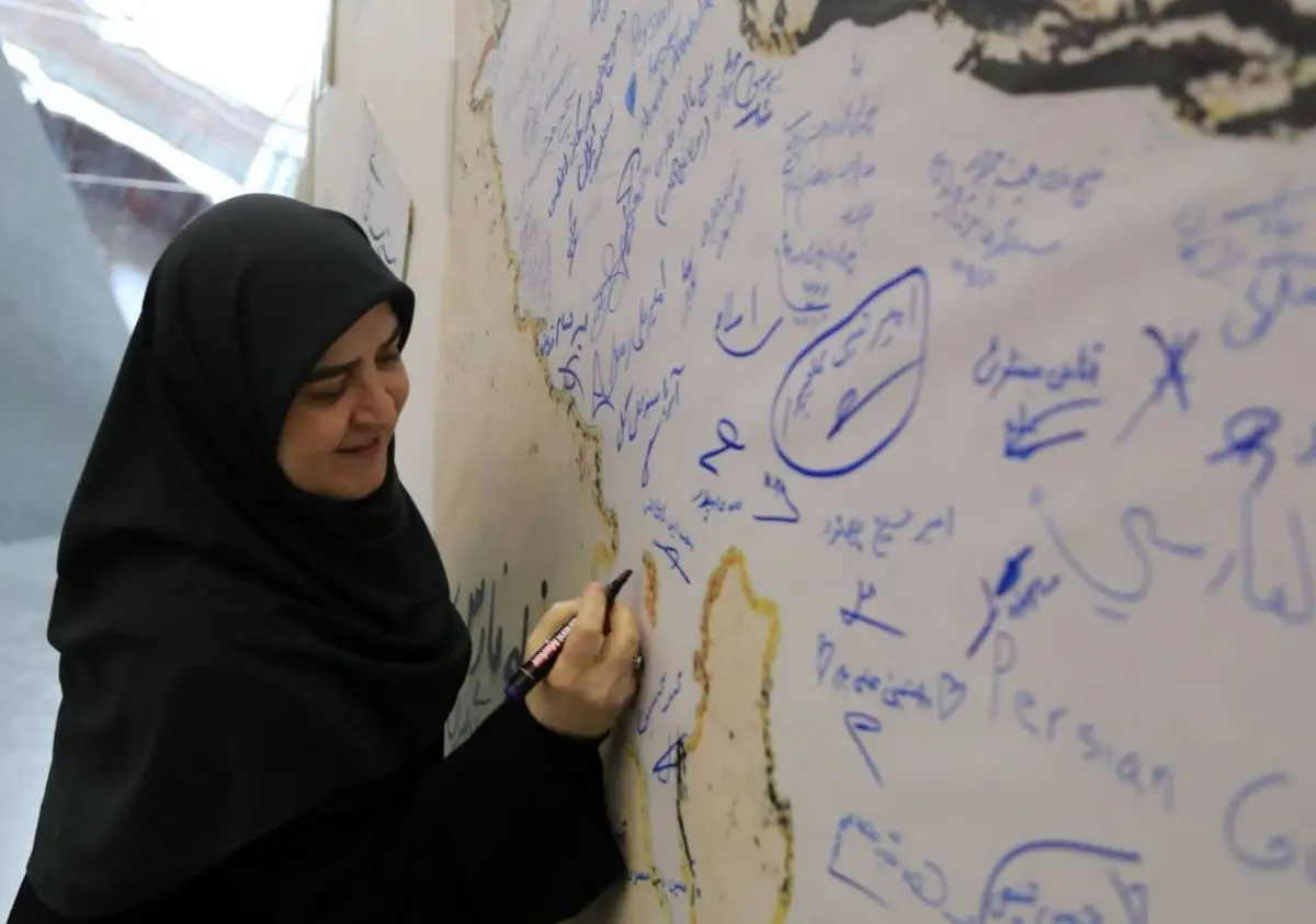 نمایشگاه «خلیج فارس؛ دریای دلیران» میزبان سخنگوی دولت شد