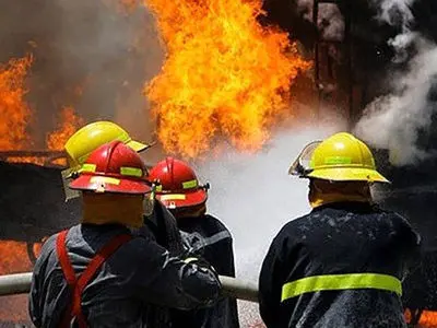 آتش‌سوزی گسترده کارگاه چوب در مشهد مهار شد