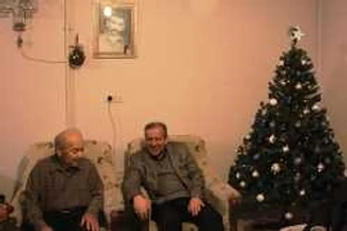 دیدار استاندار اصفهان با خانواده شهدای ارامنه ی استان