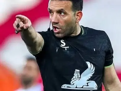 دربی استقلال و پرسپولیس، با مردی که همه از آن متنفر هستند