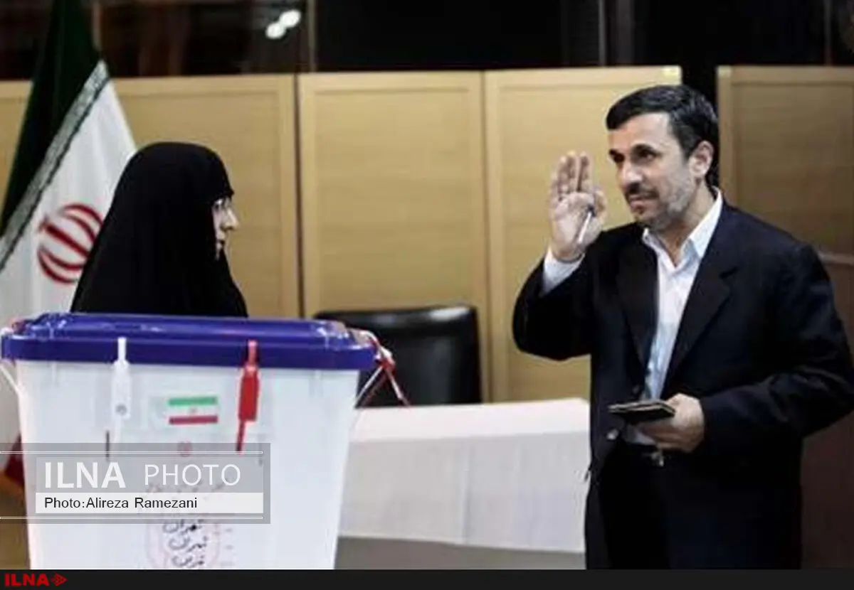 احمدی‌نژاد و بقایی رای خود را در مسجد نارمک به صندوق انداختند + تصاویر