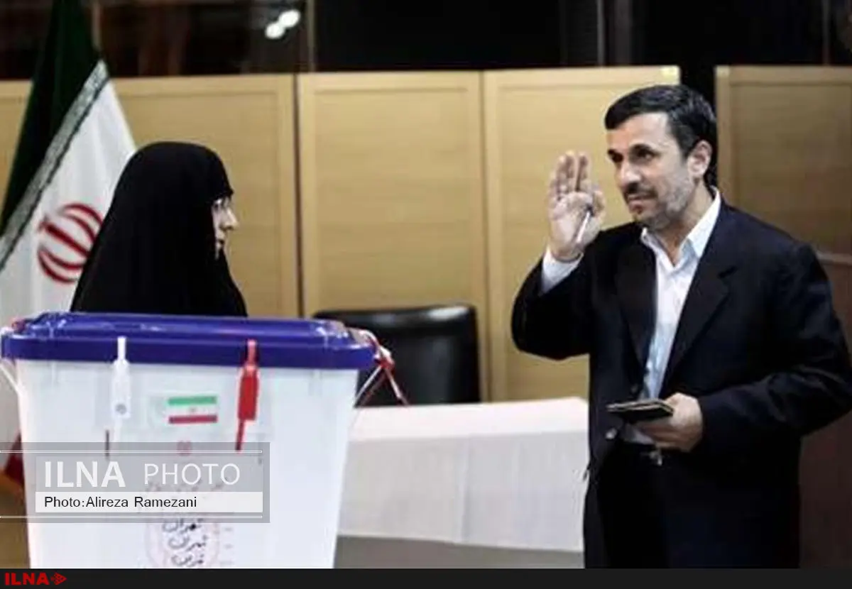احمدینژاد و بقایی رای خود را در مسجد نارمک به صندوق انداختند + تصاویر