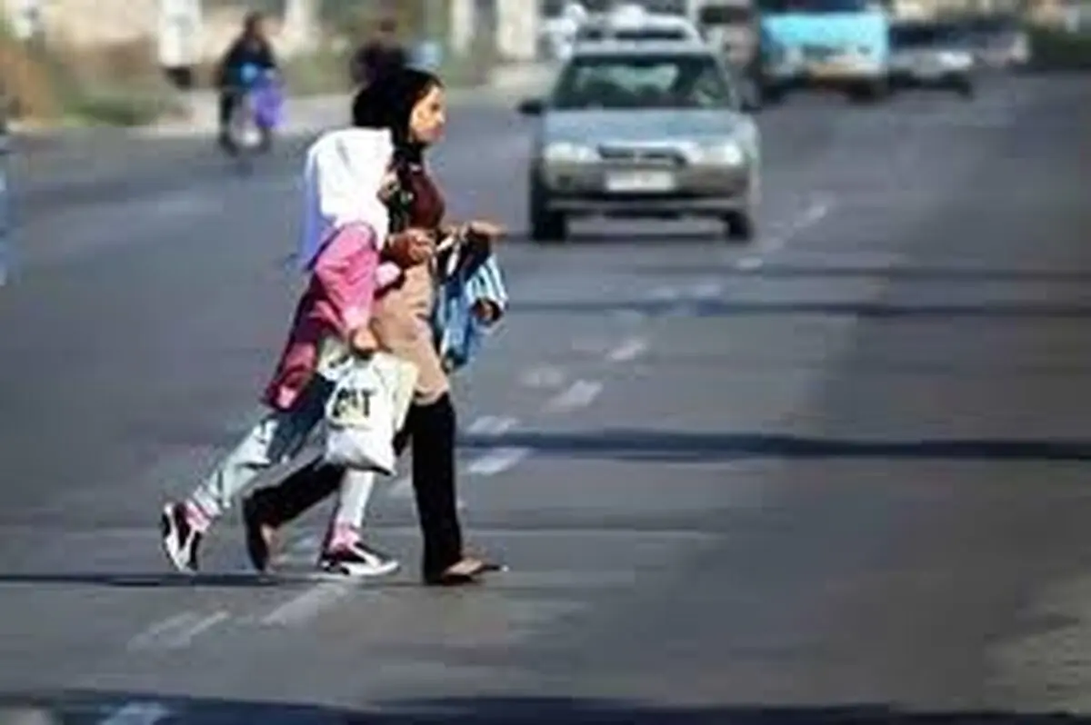 عابران پیاده از پریدن و دویدن ناگهانی در سطح معابر جدا خودداری کنند