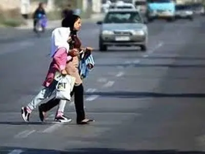 عابران پیاده از پریدن و دویدن ناگهانی در سطح معابر جدا خودداری کنند