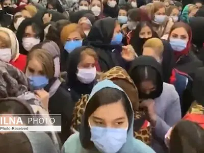 ویدئو/ فراموشی کرونا در صف حراج ۳۹ هزار تومانی!