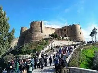 رتبه سوم استان در تردد مسافران نوروزی کشور/ثبت رکورد جدید بازدید از قلعه فلک‌الافلاک در ایام نوروز