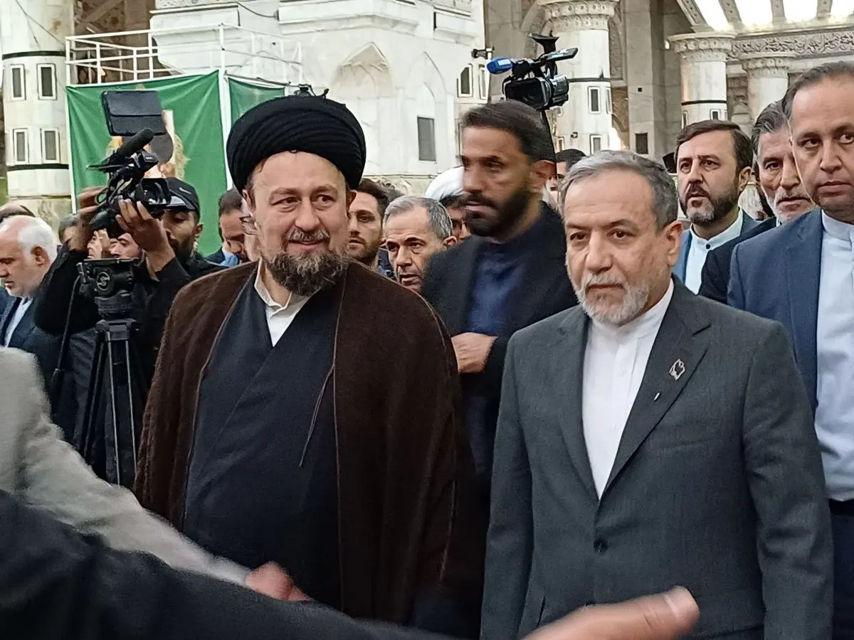 تجدیدمیثاق وزیر، معاونان و کارکنان وزارت خارجه با آرمانهای امام (ره)