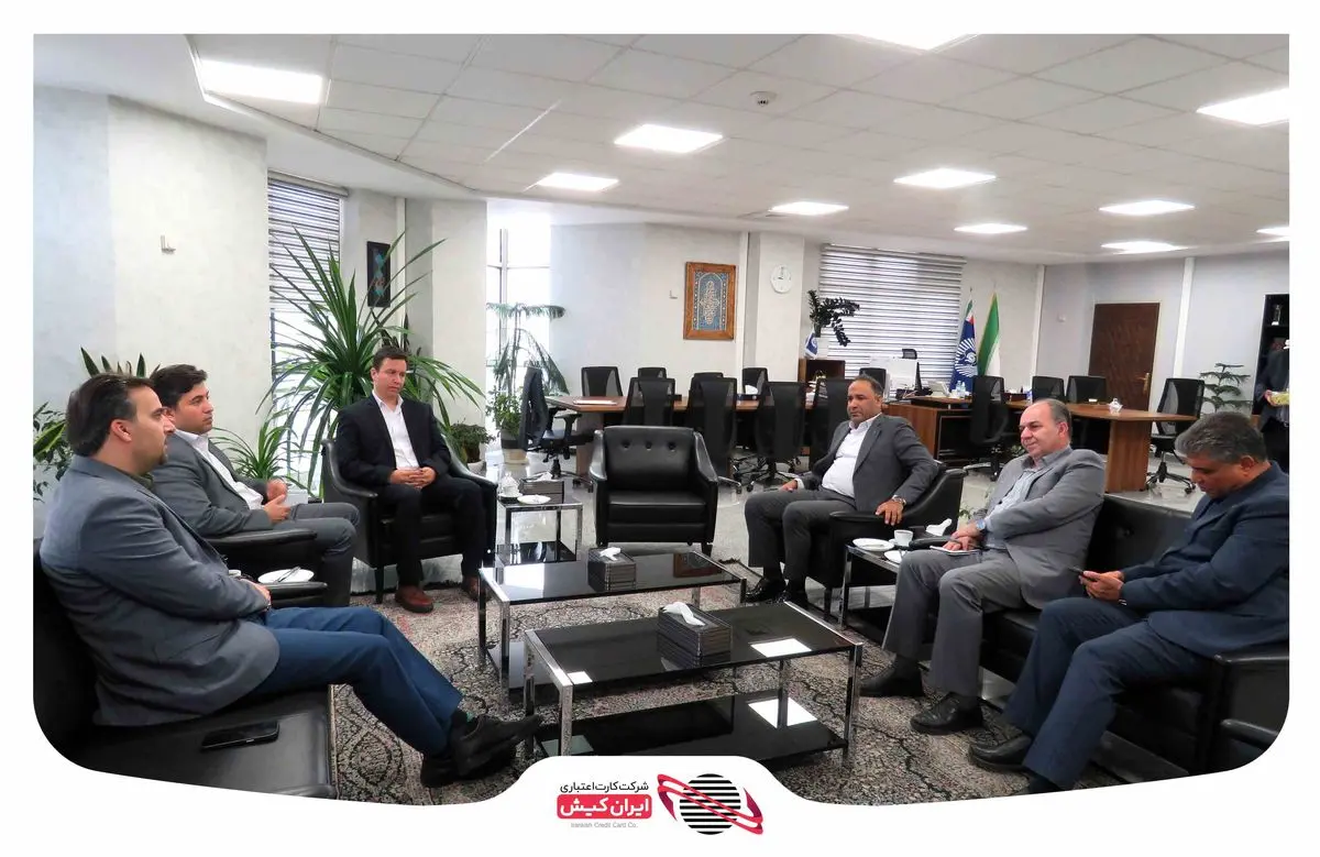 دیدار و جلسه مشترک مدیرعامل ایران‌کیش و مدیران بانک تجارت کرمان