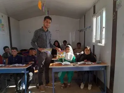 با طرح «آب و کتاب»، کتاب همراه با آب به عشایر فارس رسید 