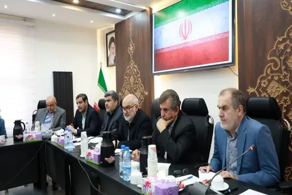 استاندار خوزستان: همدلی و نظارت داخلی راه مقابله با بحران‌های بازار است