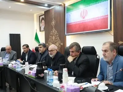 استاندار خوزستان: همدلی و نظارت داخلی راه مقابله با بحران‌های بازار است