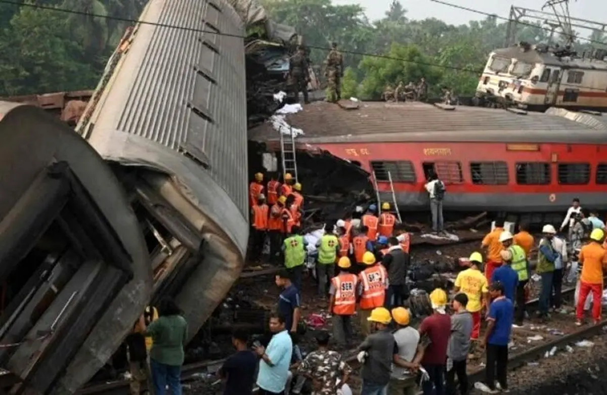  ۱۰۹ زخمی در پی برخورد دو قطار در هند