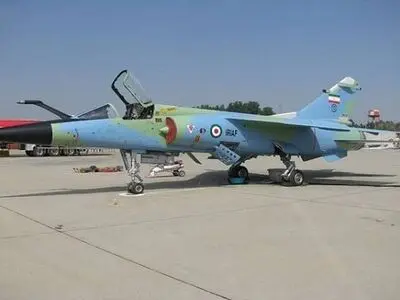 بازآمادگی دو فروند هواپیمای میراژ و اف ۵ در پایگاه چهاردهم شکاری مشهد