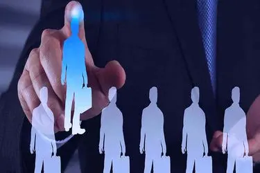 پیگیری‌های مؤثر در راستای جذب نیروهای انسانی کارآمد اجرایی شود