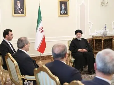 لدى استقباله 3 وزراء سوریین.. رئیسي یشید بـمقاومة سوریا على مدى 12 عاما في وجه المؤامرات