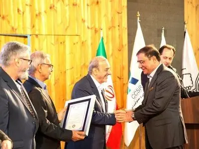 درخشش فولاد خوزستان در ششمین جشنواره روابط‌عمومی و مسئولیت‌های اجتماعی با کسب ۳ نشان ملی