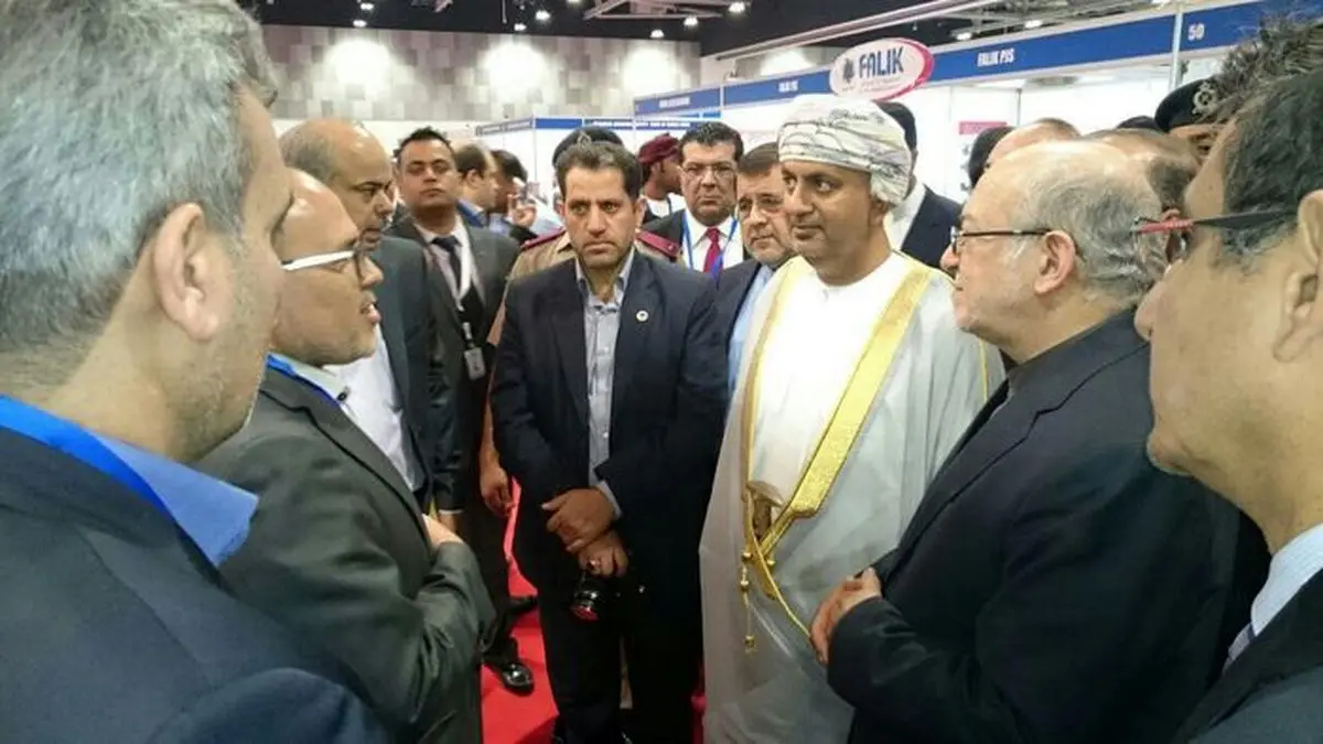 بازدید وزیر صنعت، معدن و تجارت از غرفه فولاد خوزستان در عمان