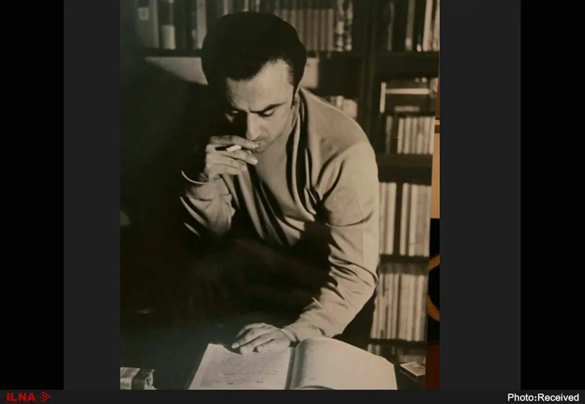 نمایشنامه‌نویسی که در حجاب کامل زیست/زمین که هیچ، حتی آب از آب تکان نخورد