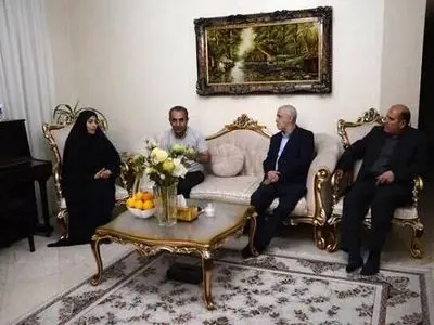 شهدای دانش‌آموز چراغ هدایت آیندگان هستند