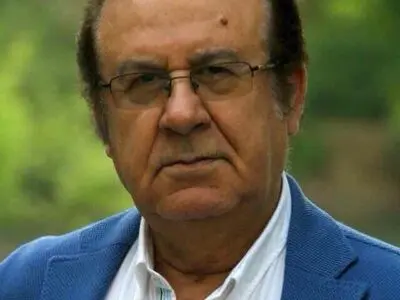 علی رستمیان «طراحی آواز» را بررسی می‌­کند