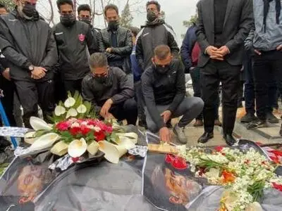 حضور پرسپولیسی‌ها بر سر مزار انصاریان و میناوند
