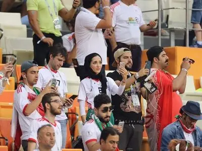 گزارش زنده از حضور بانوان در ورزشگاه آزادی (تصاویر)