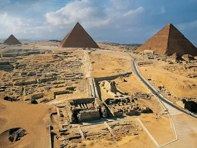 آیا اهرام ثلاثه مصر جابجا شده‌اند؟