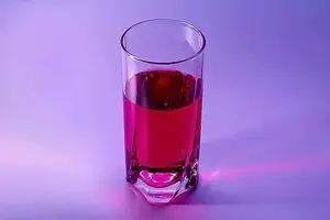 پای نوشیدنی‌ها هم به دنیای مخدرها باز شد + فیلم