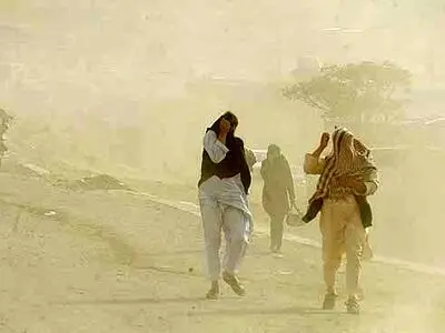 طوفان شن ۷۰۰ نفر را در شمال سیستان و بلوچستان روانه مراکز درمانی کرد