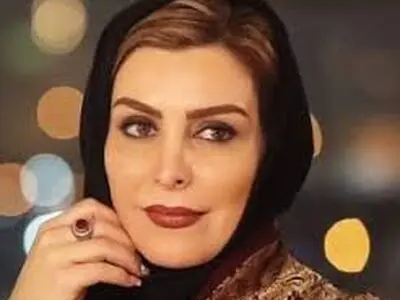 جشن‌ تولد غم‌انگیز «ماه‌چهره خلیلی» توسط پسرش بر سر مزار/فیلم