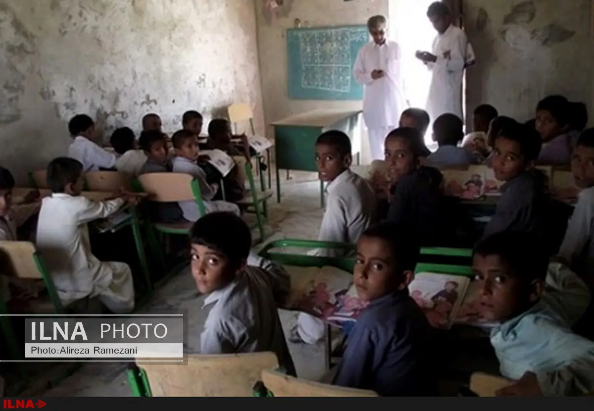 توضیح آموزش و پرورش درباره فروریختن دیوار روی «معلم خاشی»/ وجود ۱۰۰۰ کلاس درس خشت و گلی در کشور