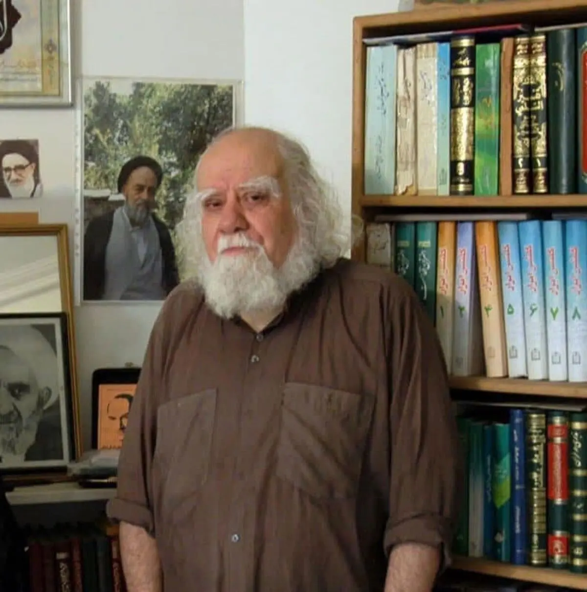 تصویر علامه طباطبایی در اتاق استاد حکیمی