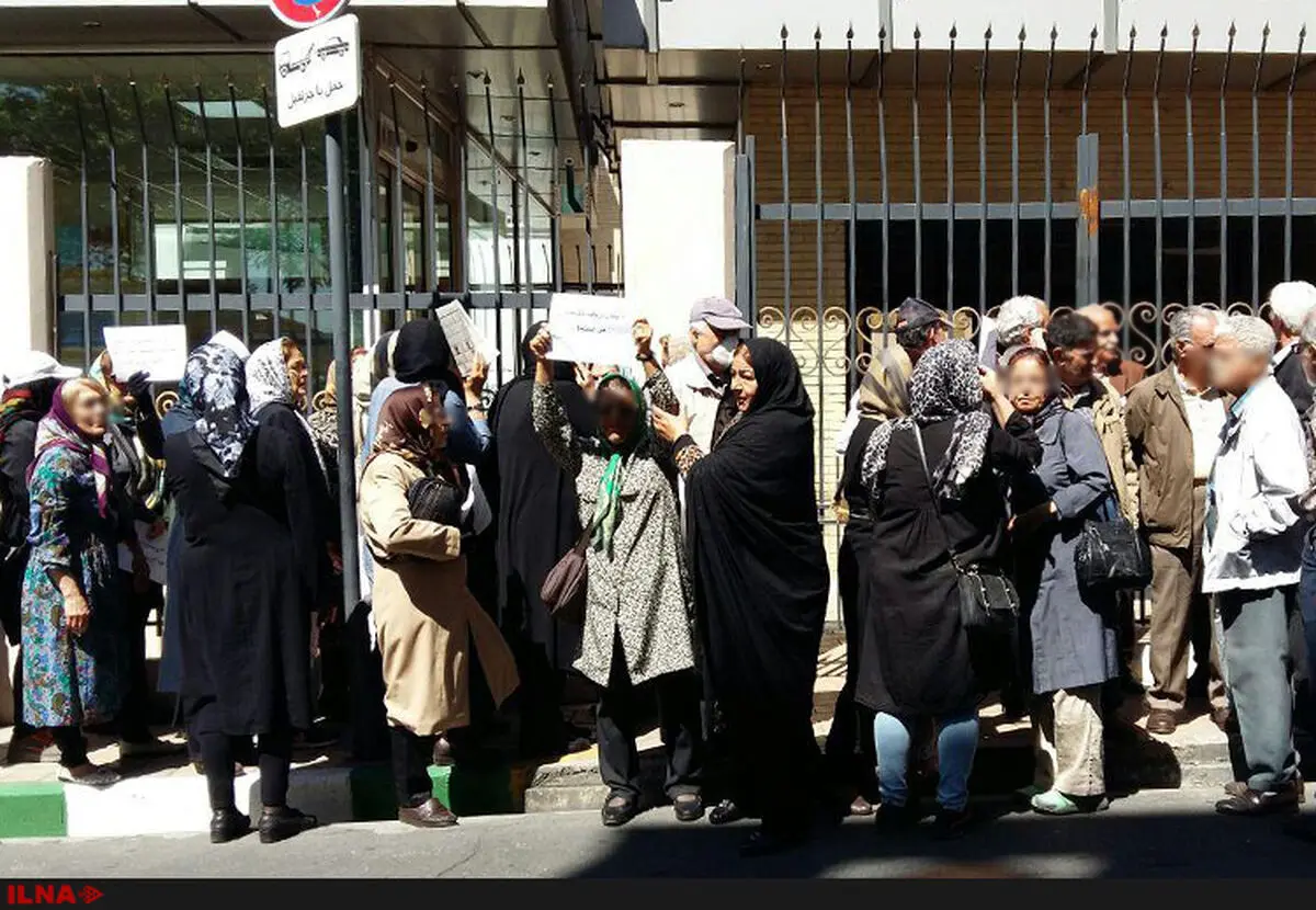 تجمع معلمان بازنشسته مقابل سازمان برنامه و بودجه