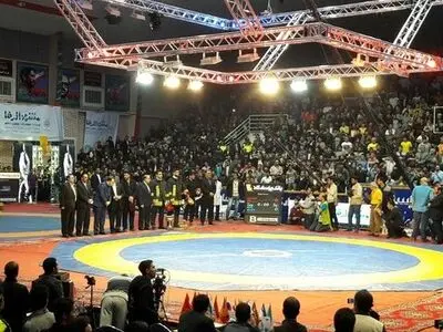 کشتی نوجوانان کشور با یاد آتش‌نشانان ساختمان پلاسکو