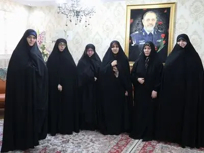 معاون رئیس‌جمهور در امور زنان و خانواده با خانواده شهید نصیرزاده دیدار کرد

